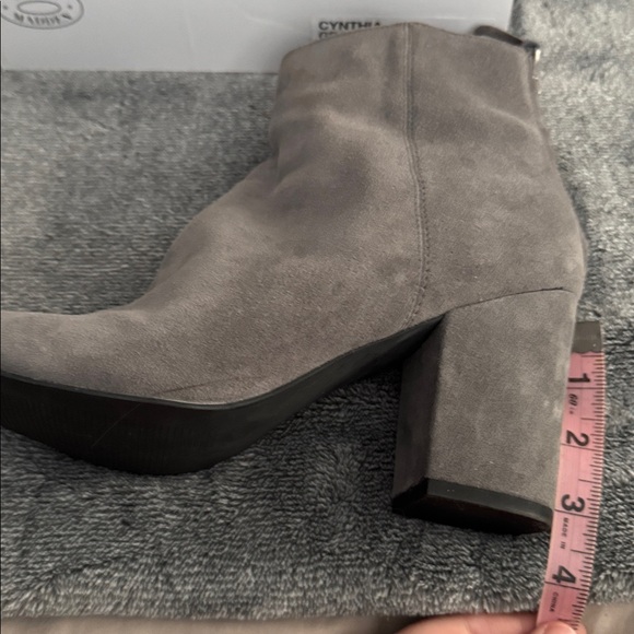 Steve Madden Cynthia Grey Suede Boots NEVER WORN - Picture 6 of 8